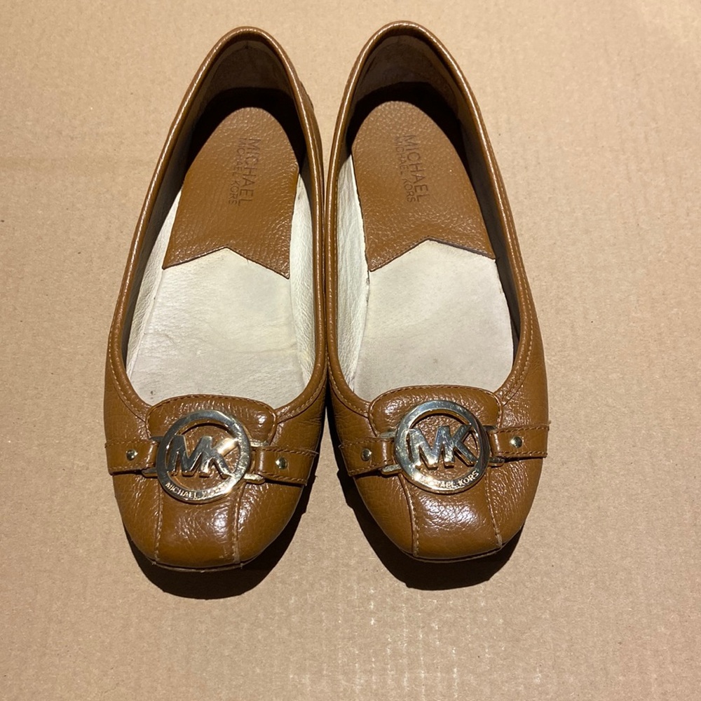 Michael Kors tan flats